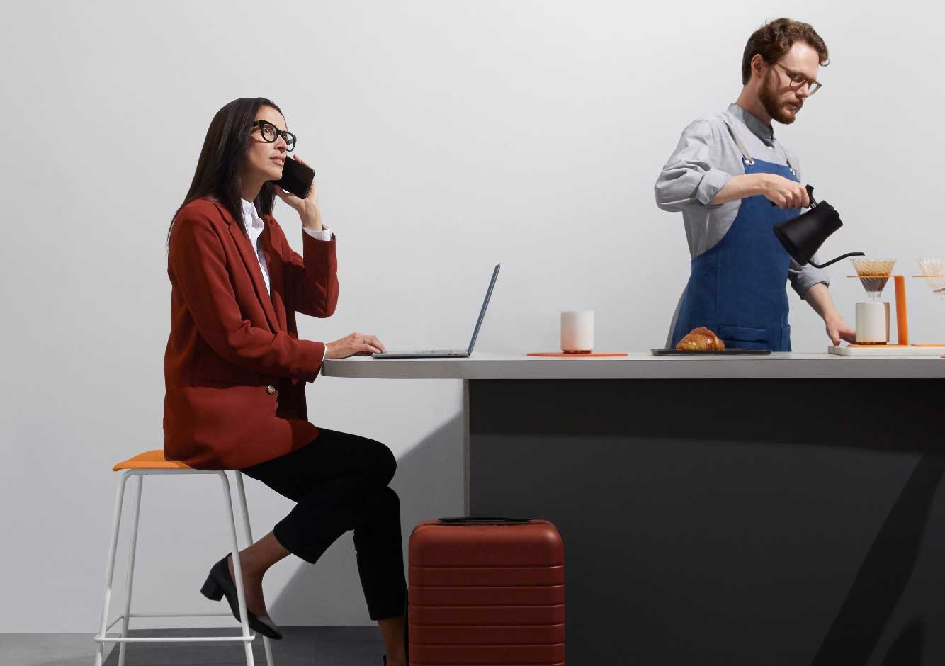 Simplify enterprise communications - image of woman working in cafe setting