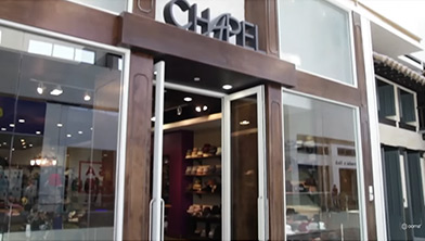 Bouton de lecture de la vidéo Chapel Hats et couverture de la vidéo pour l’étude de cas vidéo.