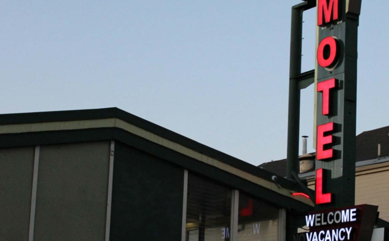 motel with a neon welcome vacancy sign